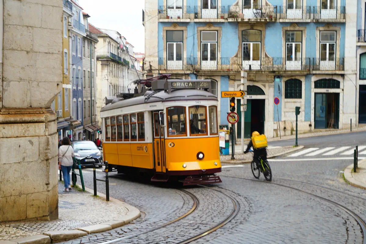 Lisbon from Santa Luzia, frame 03